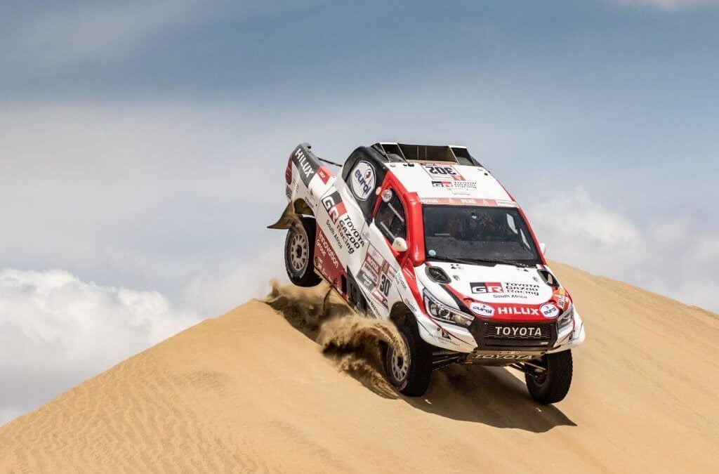 Fernando Alonso tesztelte a Dakar-győztes Toyota Hiluxot