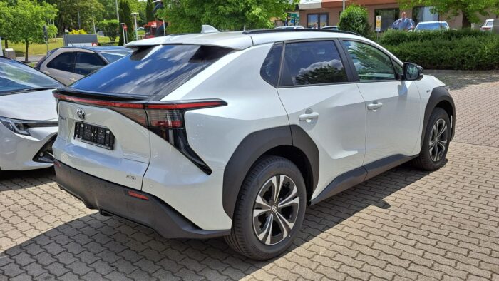 TOYOTA BZ4X Prestige Tech AWD Electric Motor