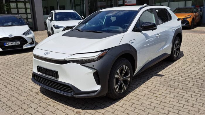 TOYOTA BZ4X Prestige Tech AWD Electric Motor