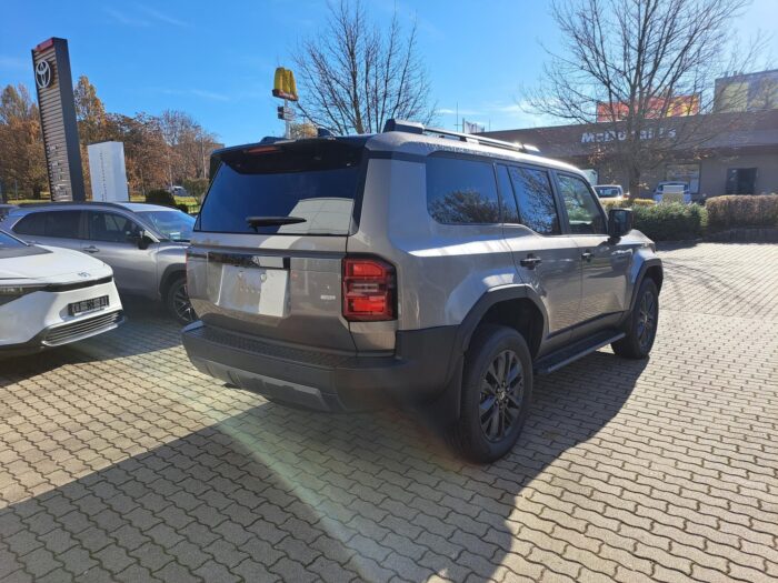 b03036d2cd83456ce67052a2e252c36f7606e7ff25ca60f30de3f87b700de200