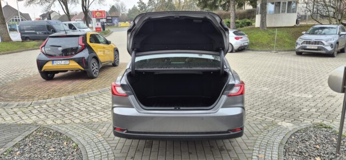 8b986a3080ca863d88a591c8835ad1a1206bbdbaafc3817547d67322f58bf9e9